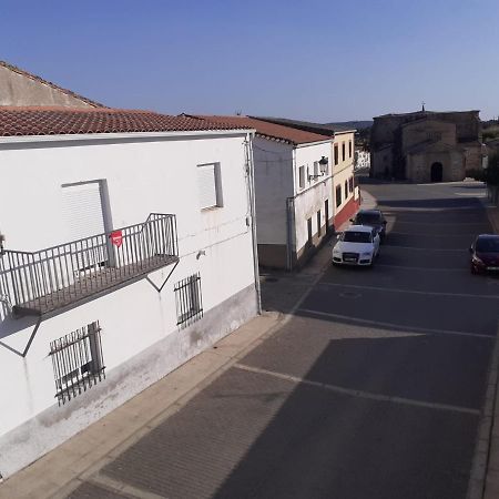 Hostal Extrelucia Calzadilla Екстериор снимка