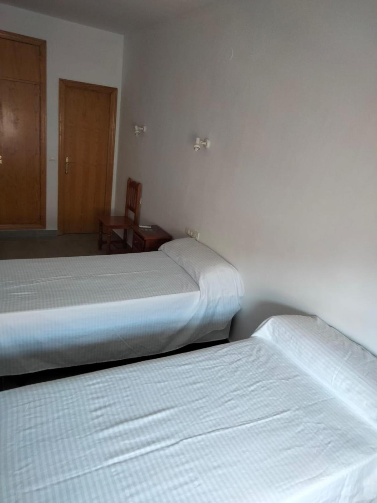 Hostal Extrelucia Calzadilla Екстериор снимка
